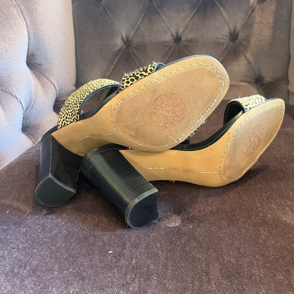 Vince Camuto sandals with 3.5” block heel. - Picture 6 of 6